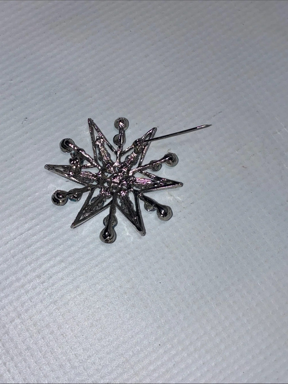 Turquoise/Blue Starburst Snowflake Brooch - silvertone